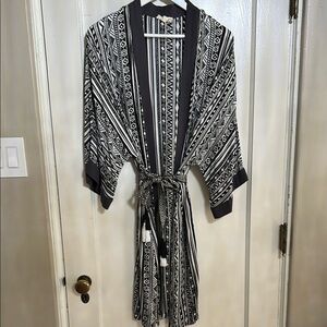 Entro Monochrome Geometric Kimono